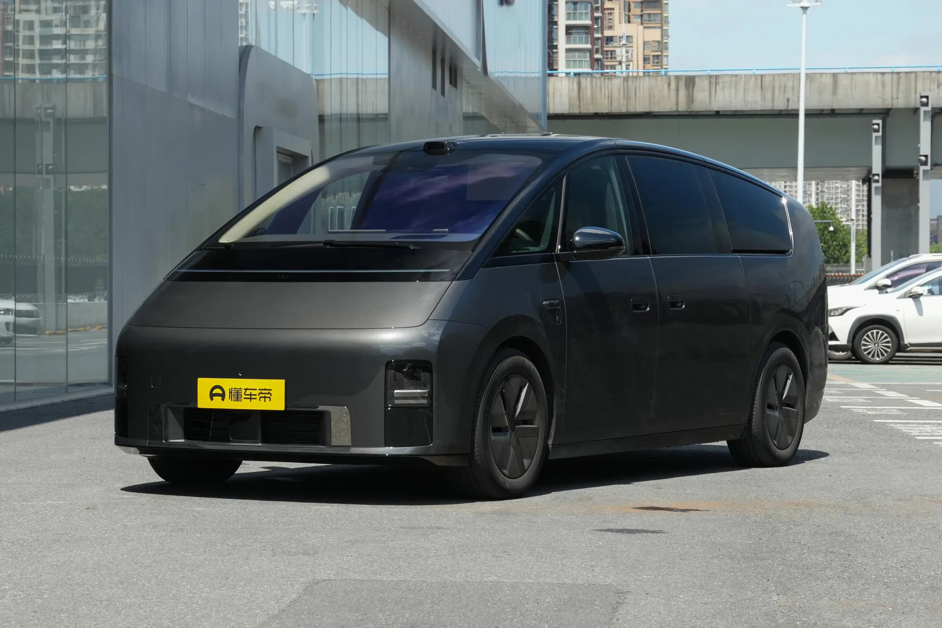 Минивэн Li Auto Mega Home (2026)