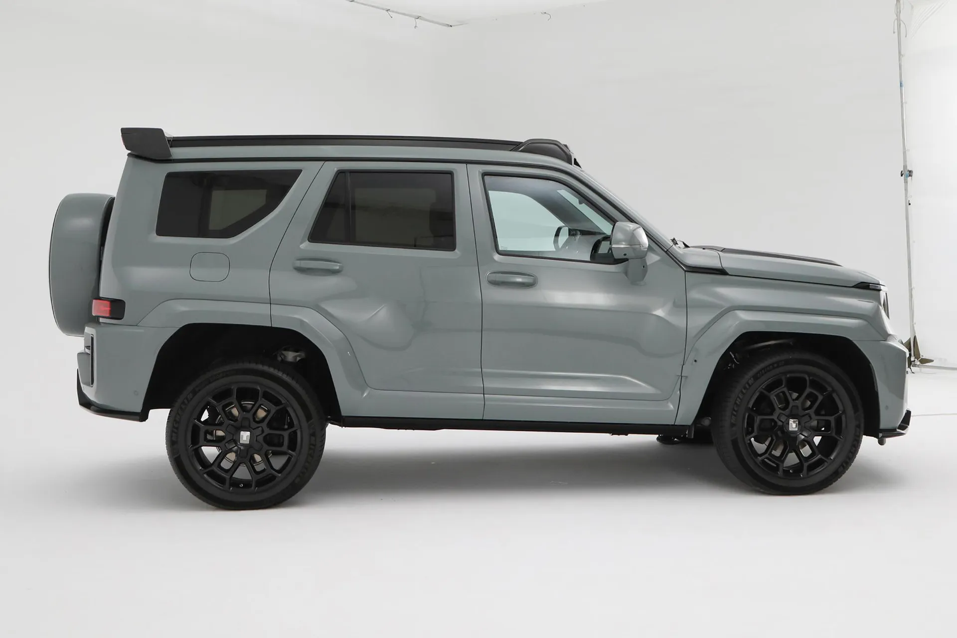  700 Hi4-T Launch Limited