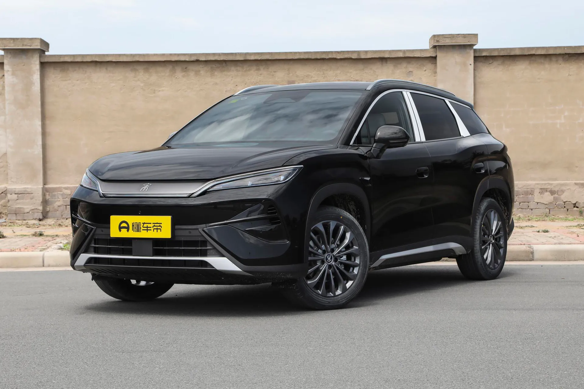 Внедорожник BYD Song Ultra EV 710 KM Surpass (2026)