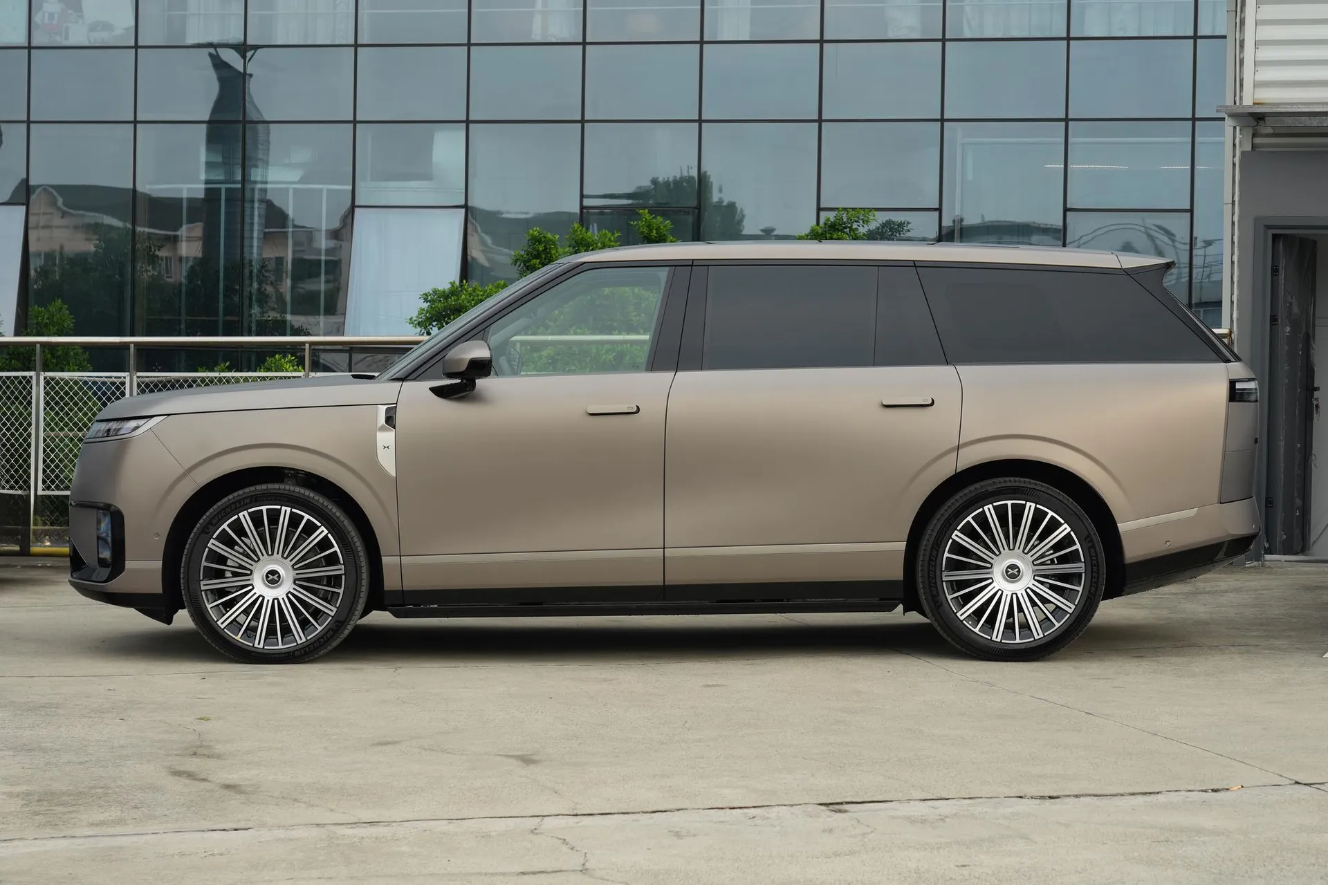  GX BEV 750 AWD Ultra Flagship