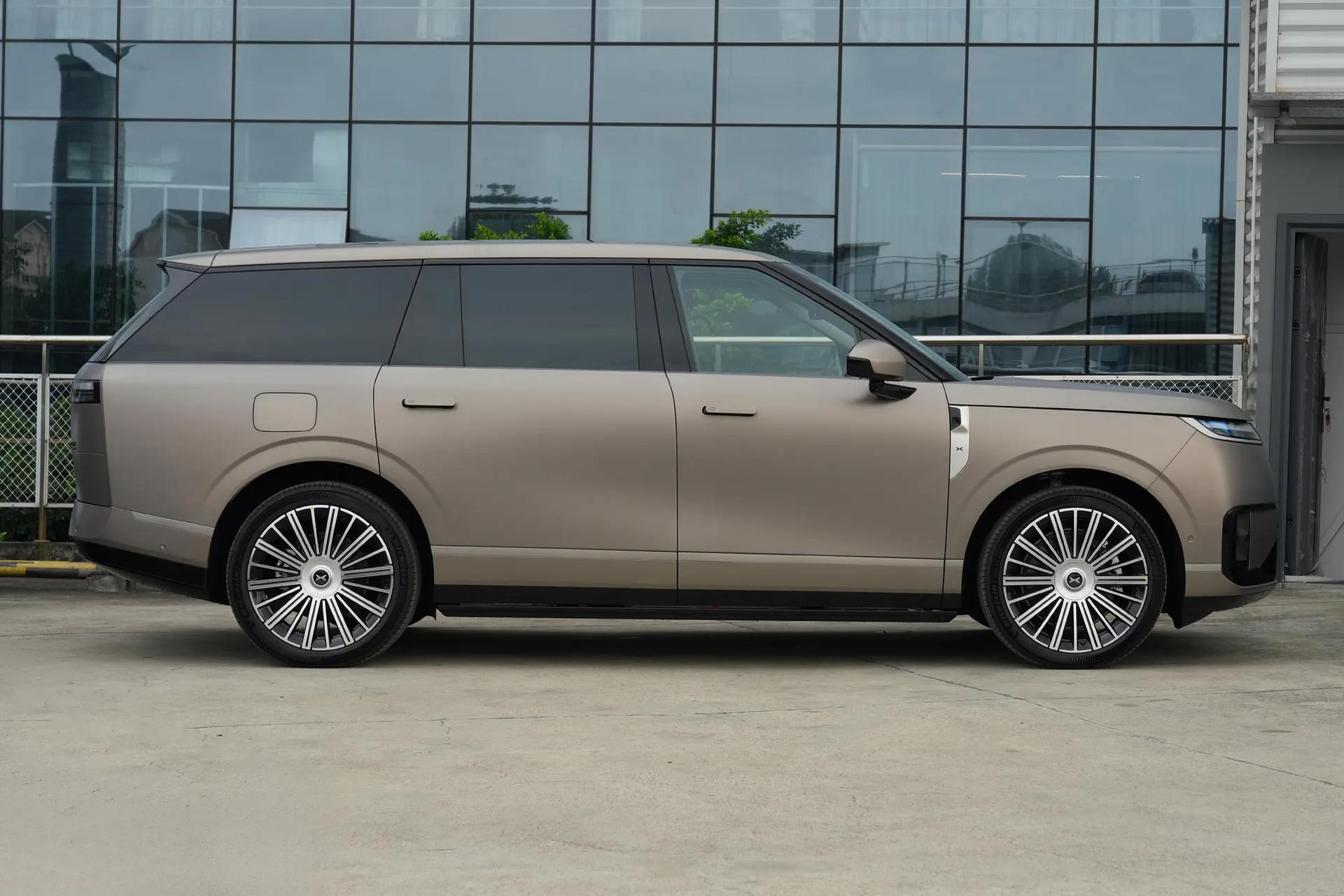  GX BEV 750 AWD Ultra Flagship