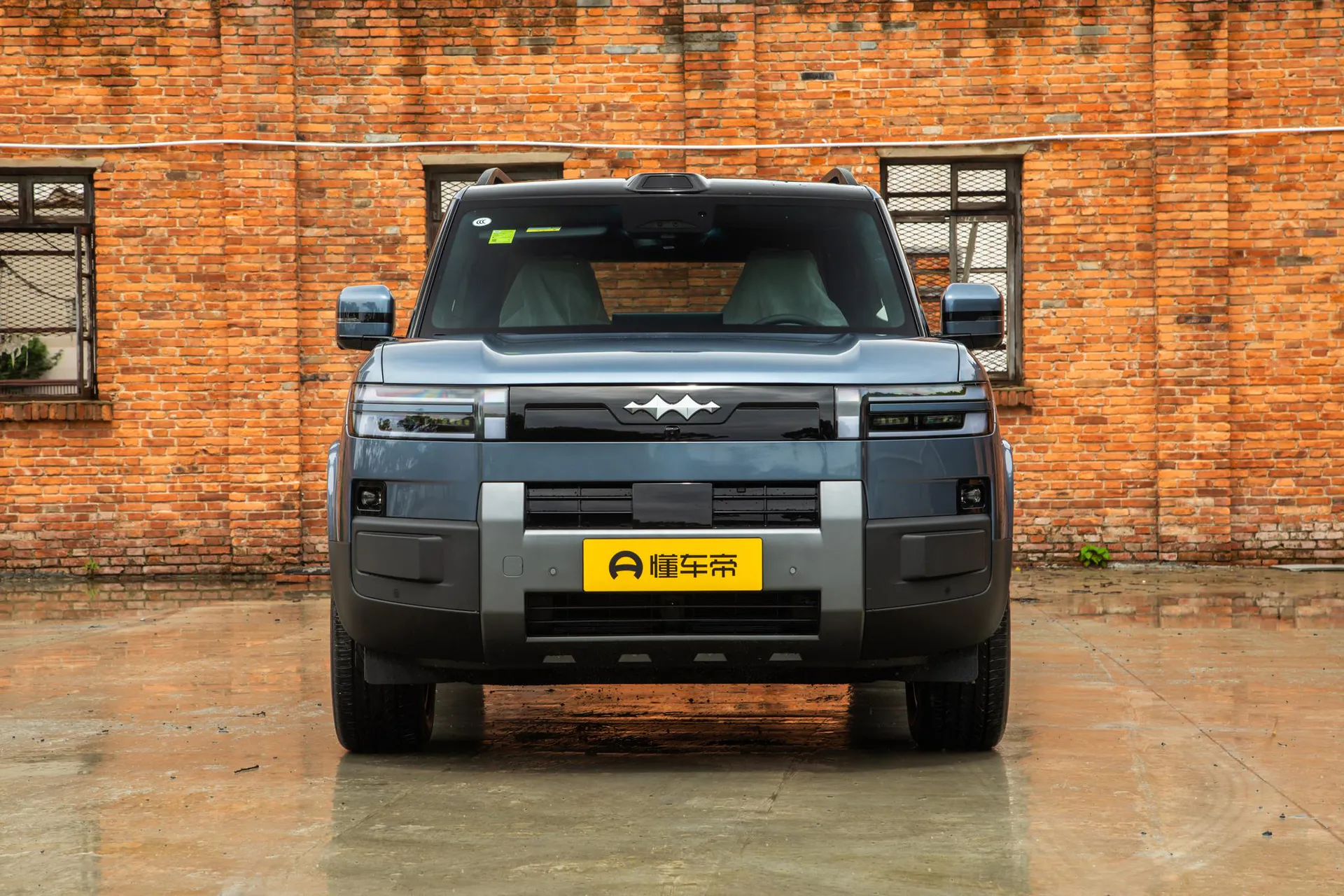  Titanium 7 EV 675 KM RWD Flash Charge