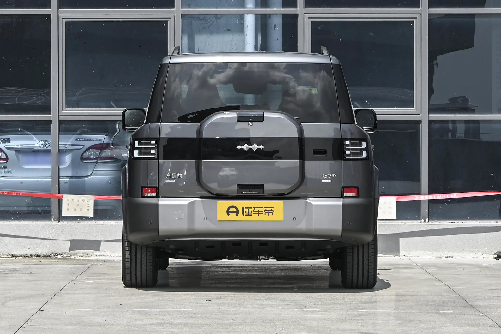  Titanium 7 EV 675 KM RWD Flash Charge