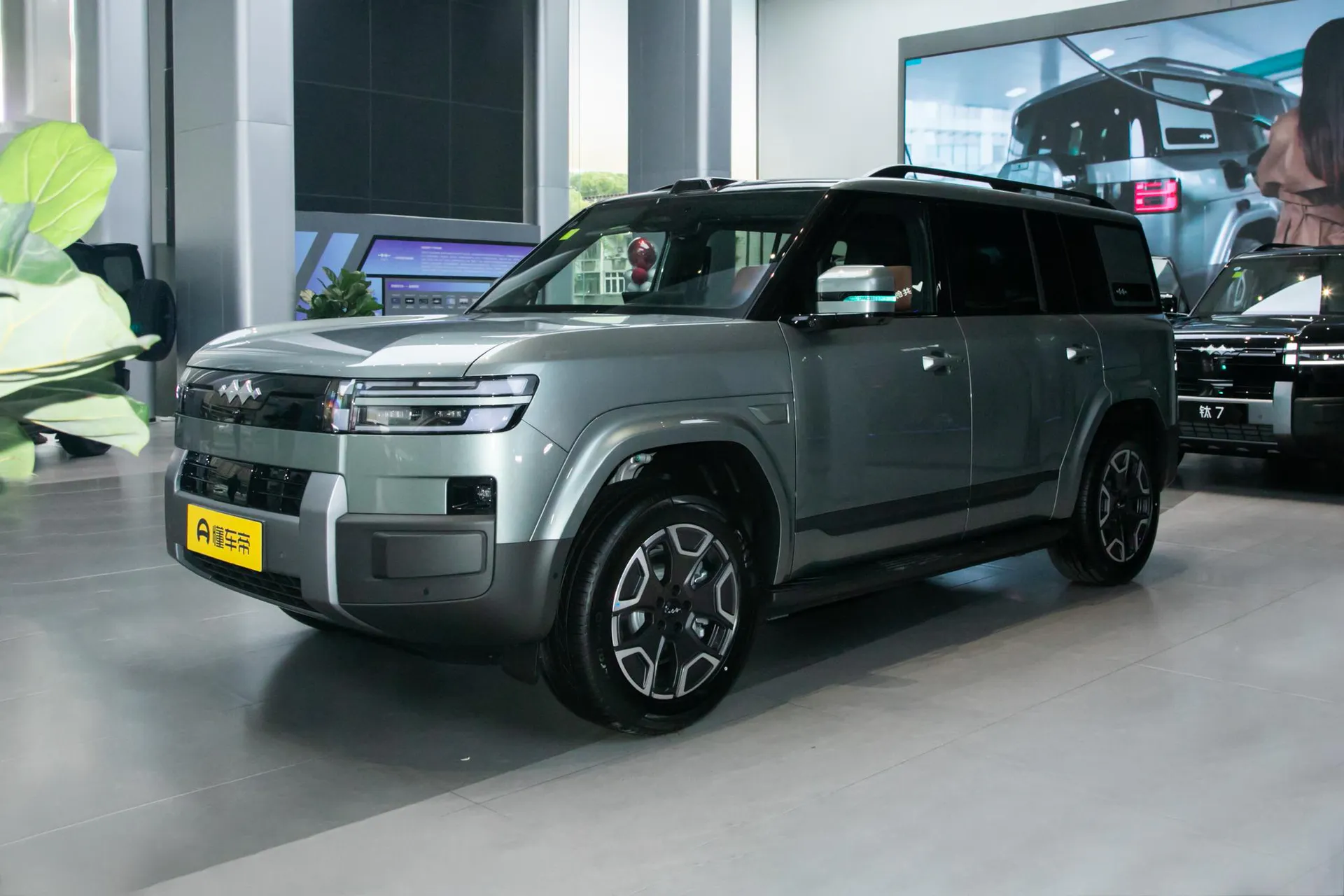  Titanium 7 EV 675 KM RWD Flash Charge