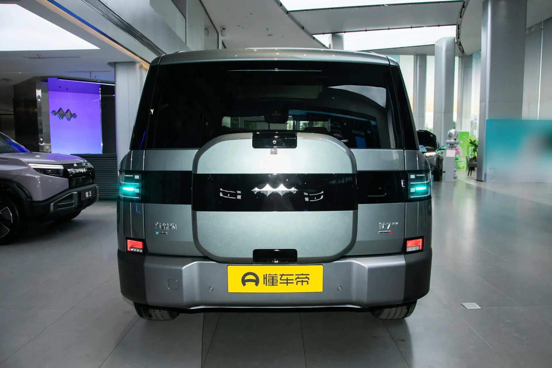  Titanium 7 EV 675 KM RWD Flash Charge