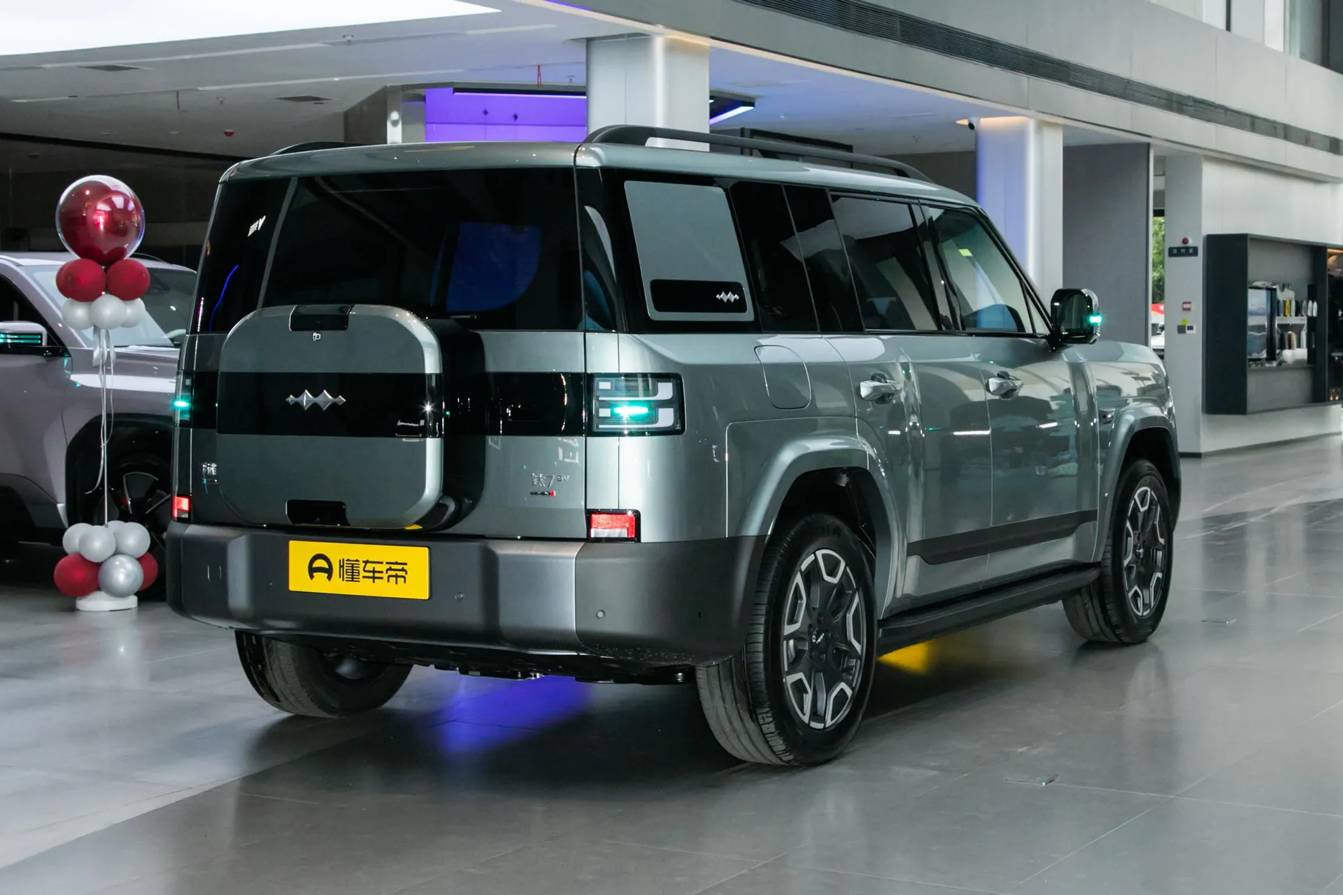  Titanium 7 EV 675 KM RWD Flash Charge