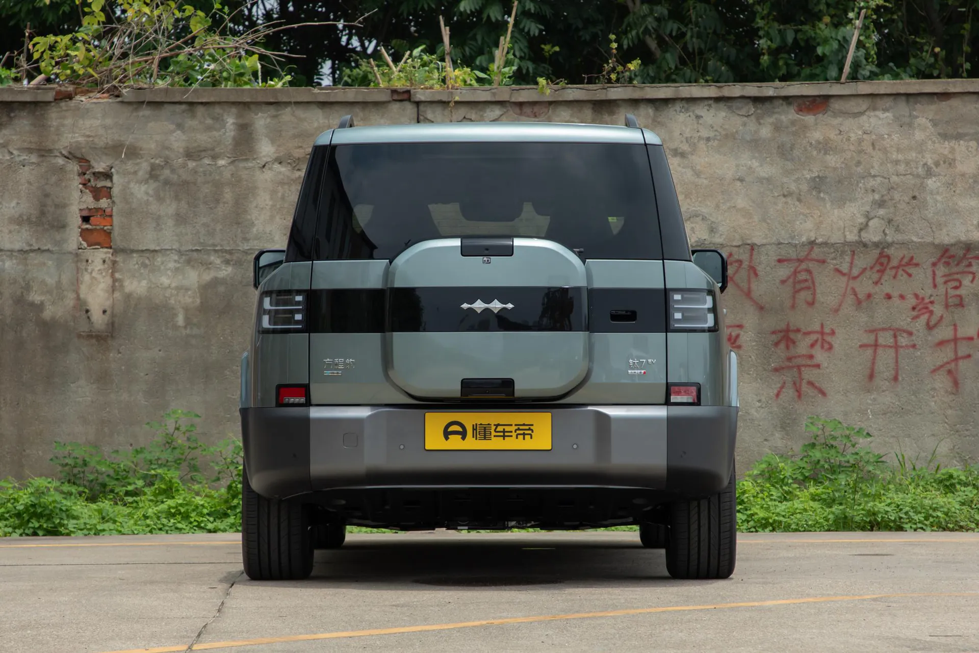  Titanium 7 EV 755 KM RWD Flash Charge