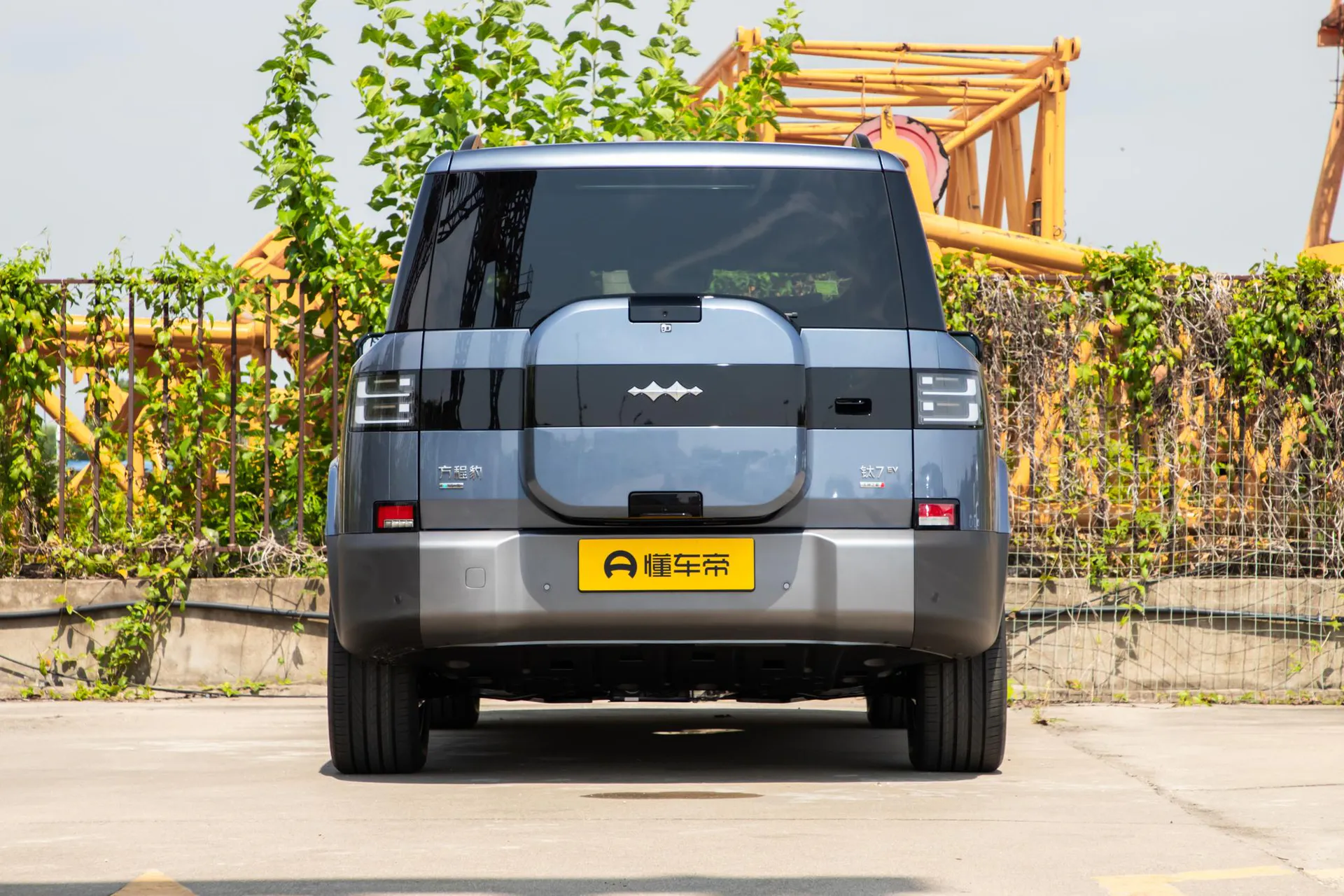  Titanium 7 EV 675 KM AWD Flash Charge
