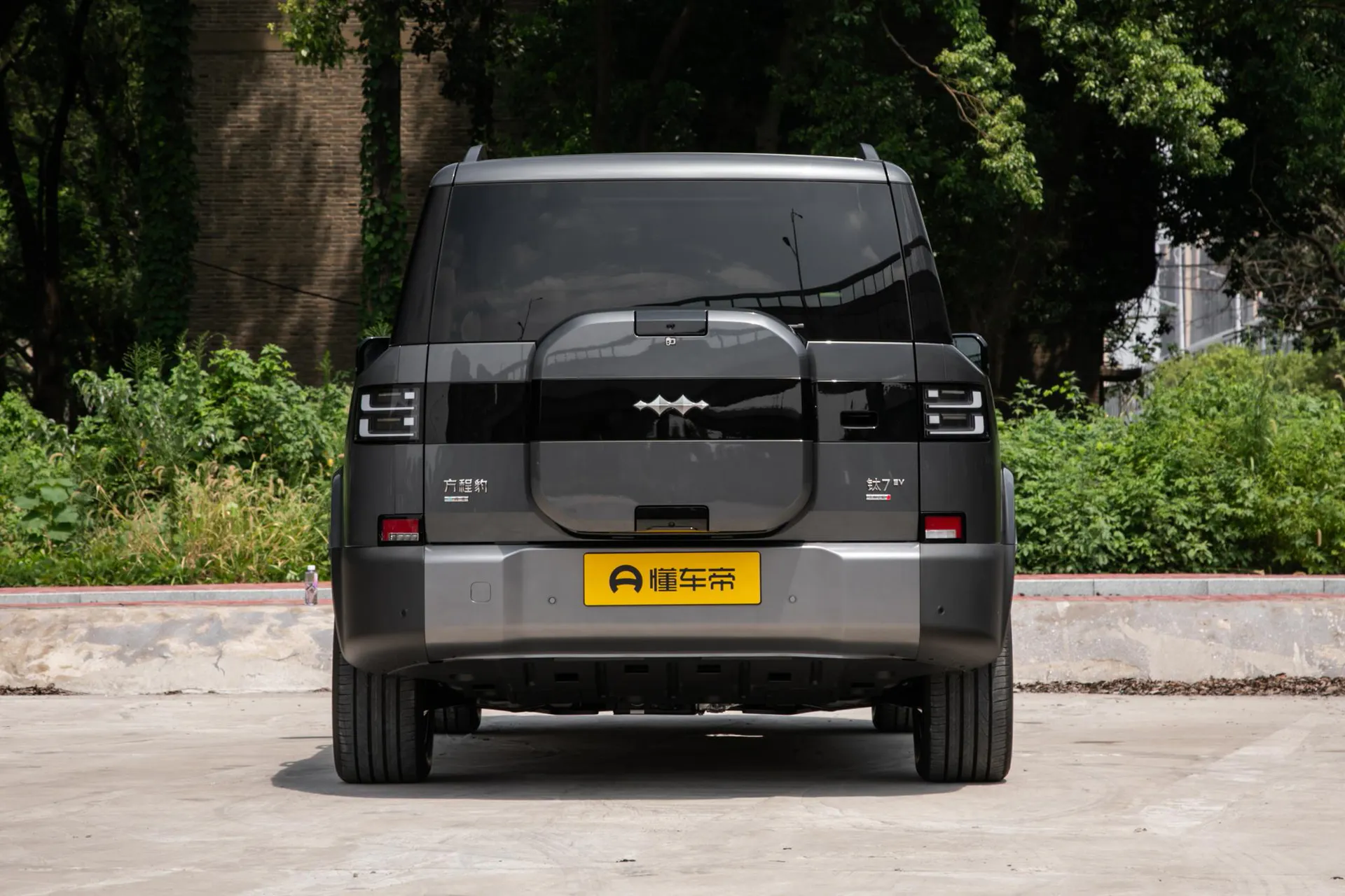  Titanium 7 EV 675 KM AWD Flash Charge