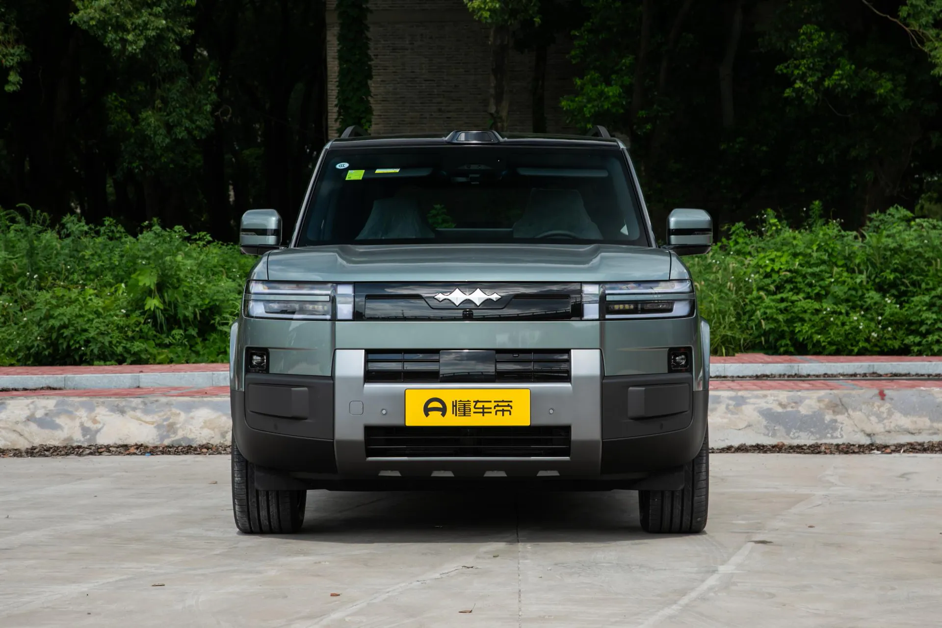  Titanium 7 EV 675 KM AWD Flash Charge
