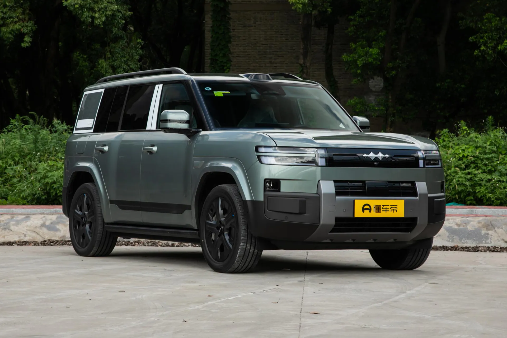  Titanium 7 EV 675 KM AWD Flash Charge