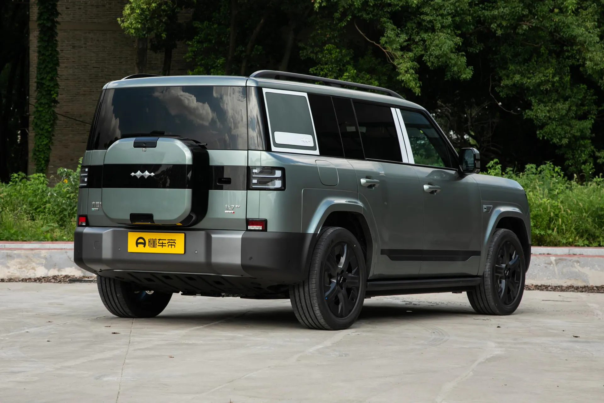 Titanium 7 EV 675 KM AWD Flash Charge