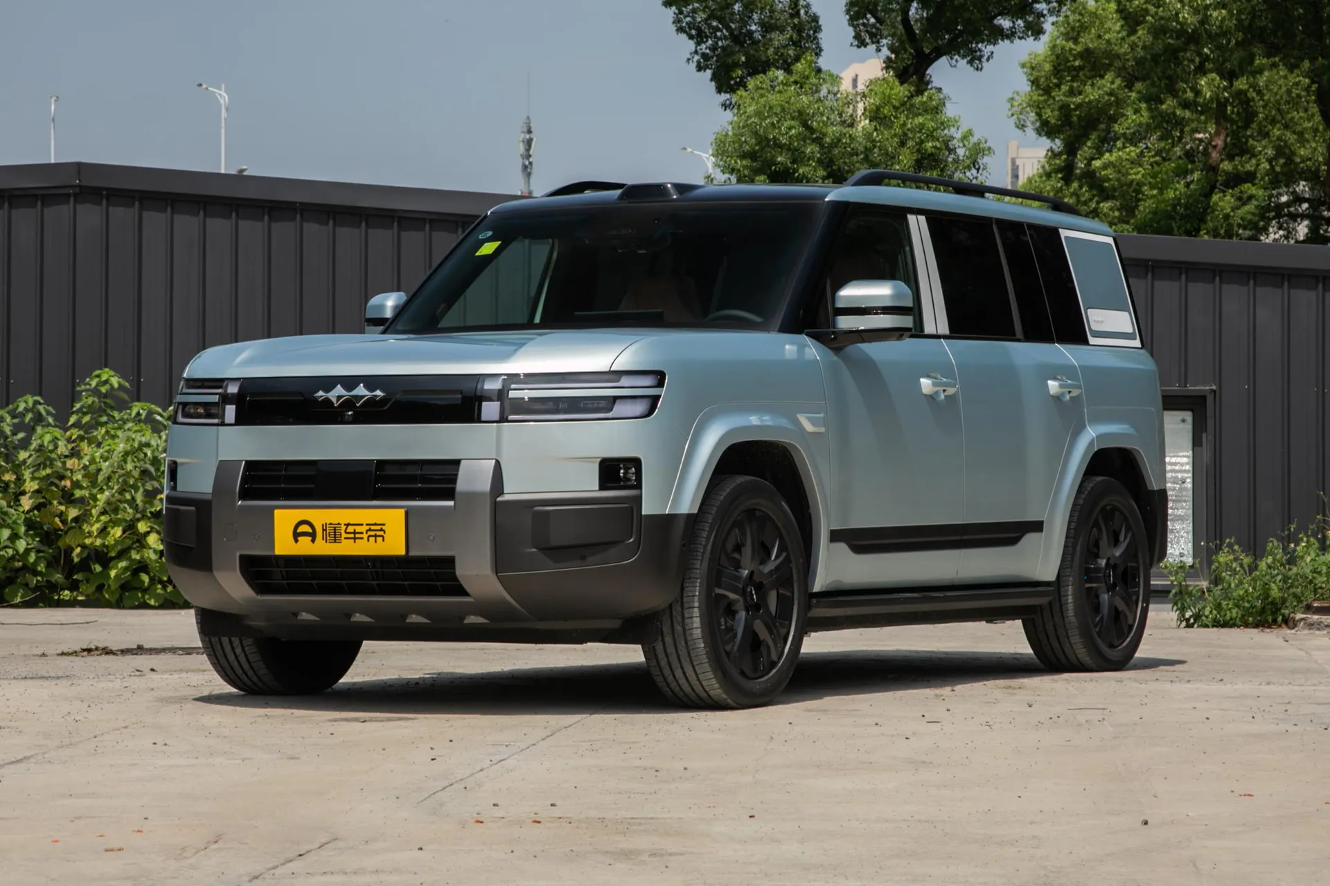  Titanium 7 EV 675 KM AWD Flash Charge