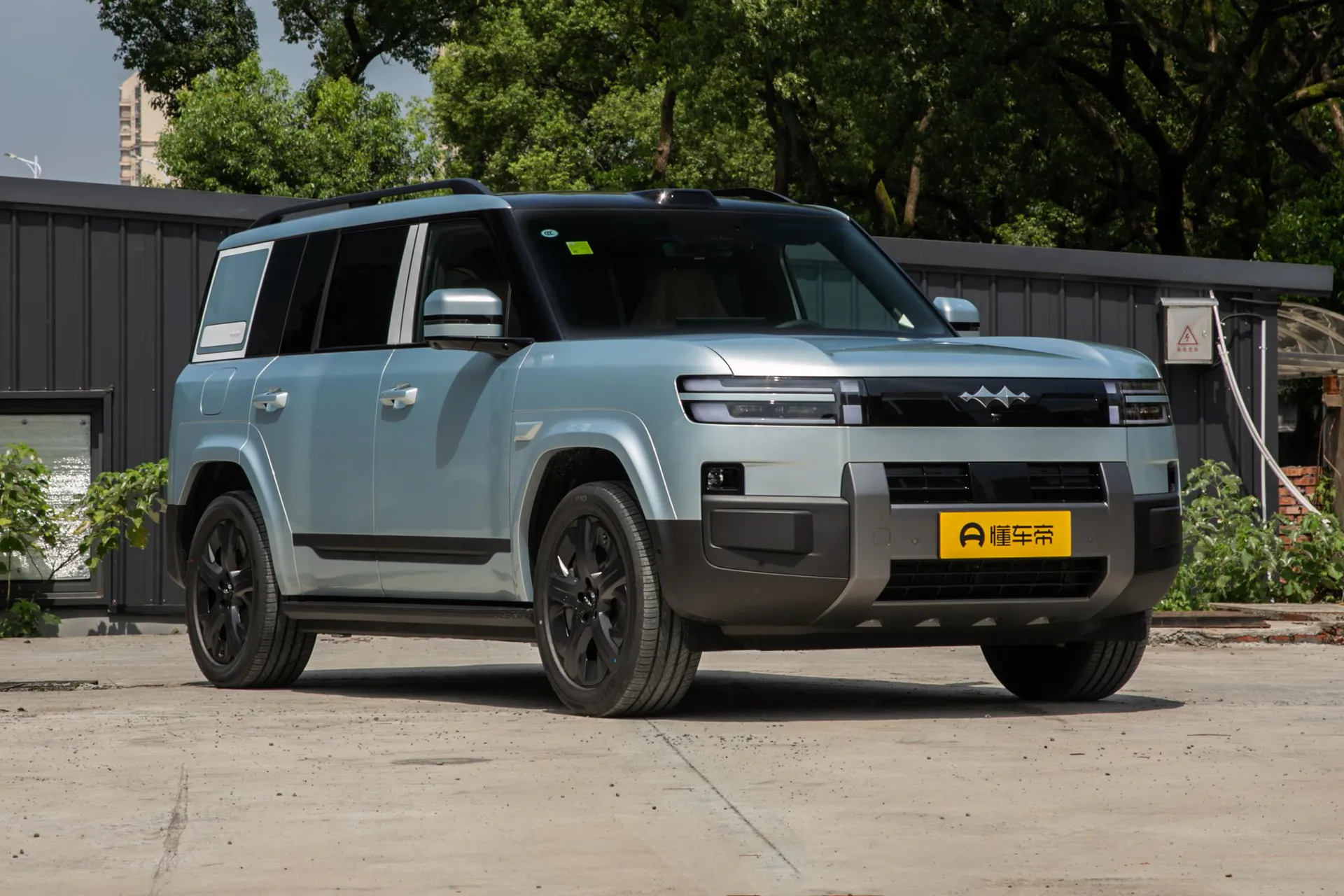  Titanium 7 EV 675 KM AWD Flash Charge