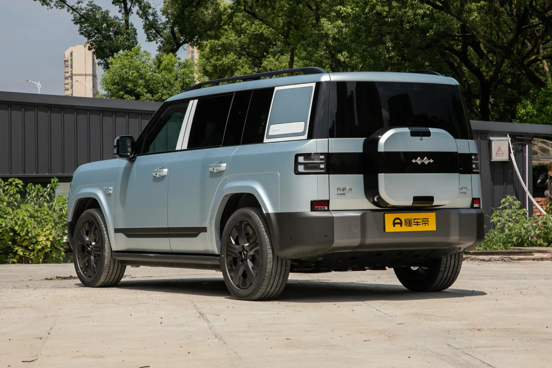  Titanium 7 EV 675 KM AWD Flash Charge