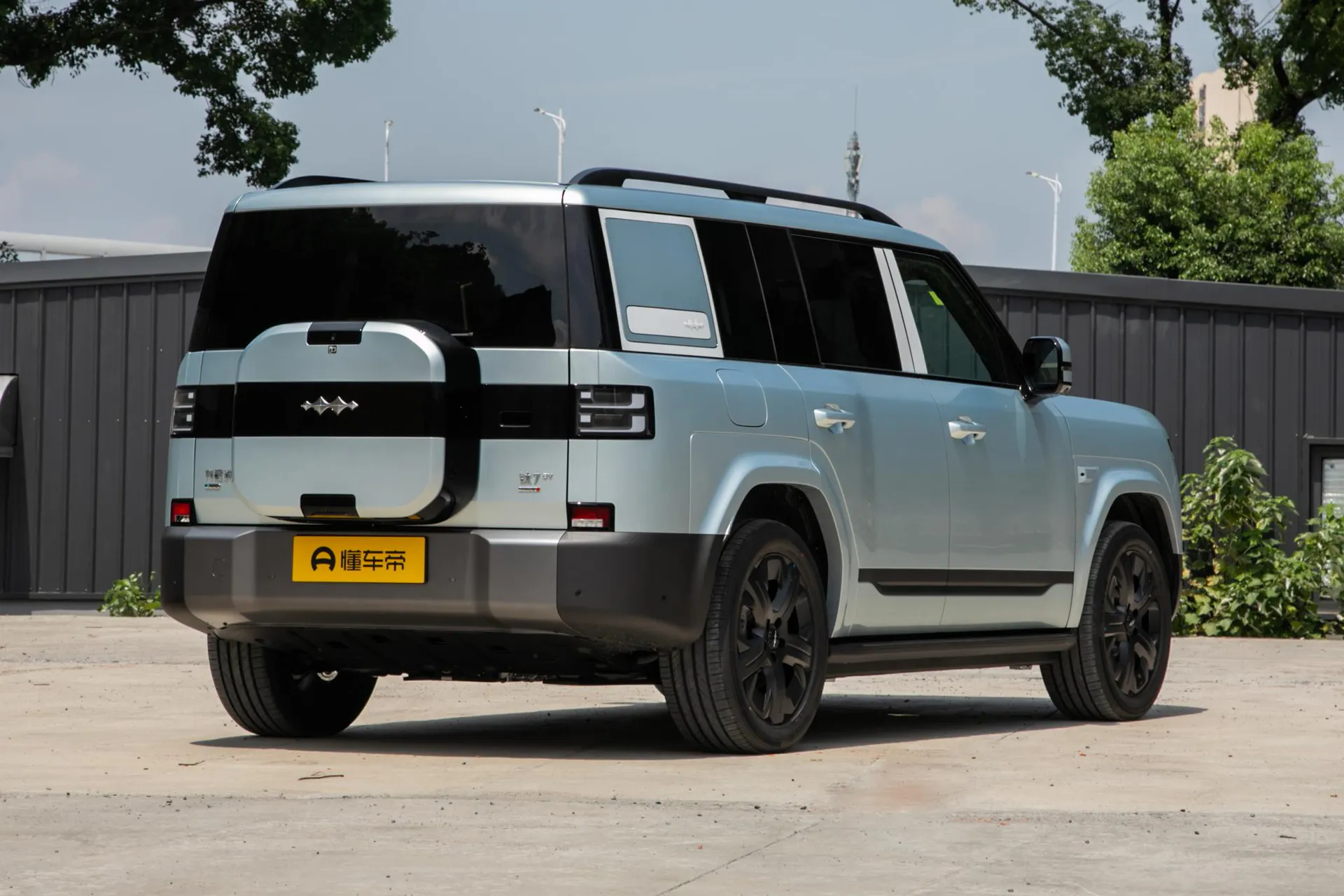  Titanium 7 EV 675 KM AWD Flash Charge