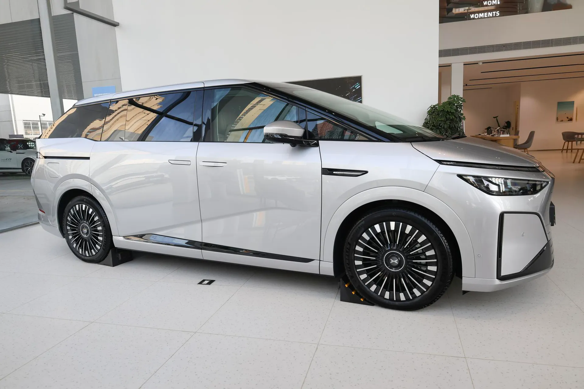  X9 BEV 650 Ultra