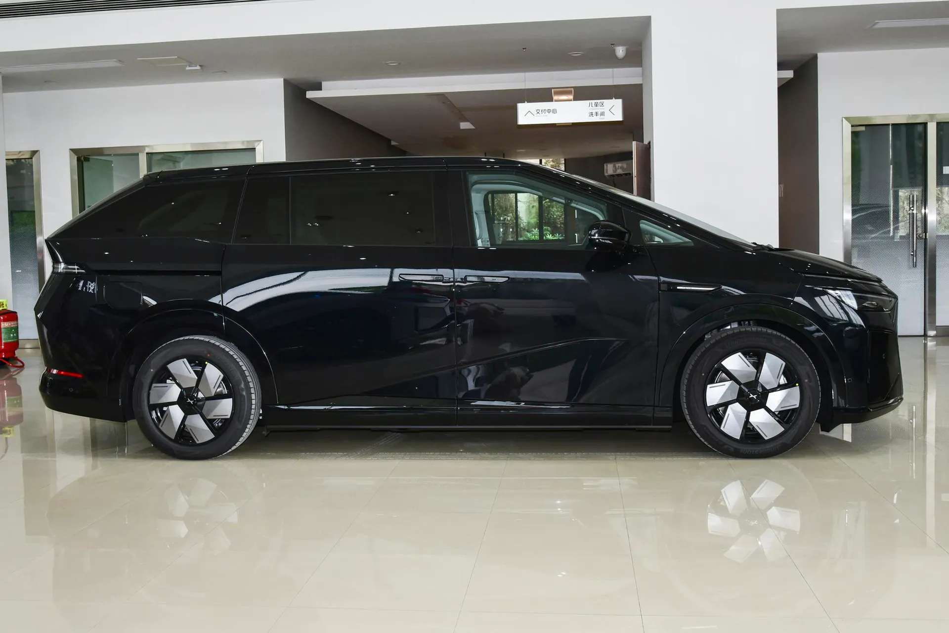  X9 BEV 710 AWD Ultra
