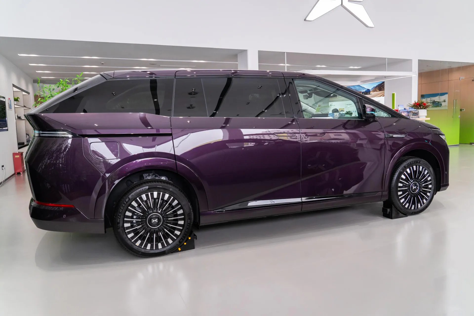  X9 BEV 710 AWD Ultra