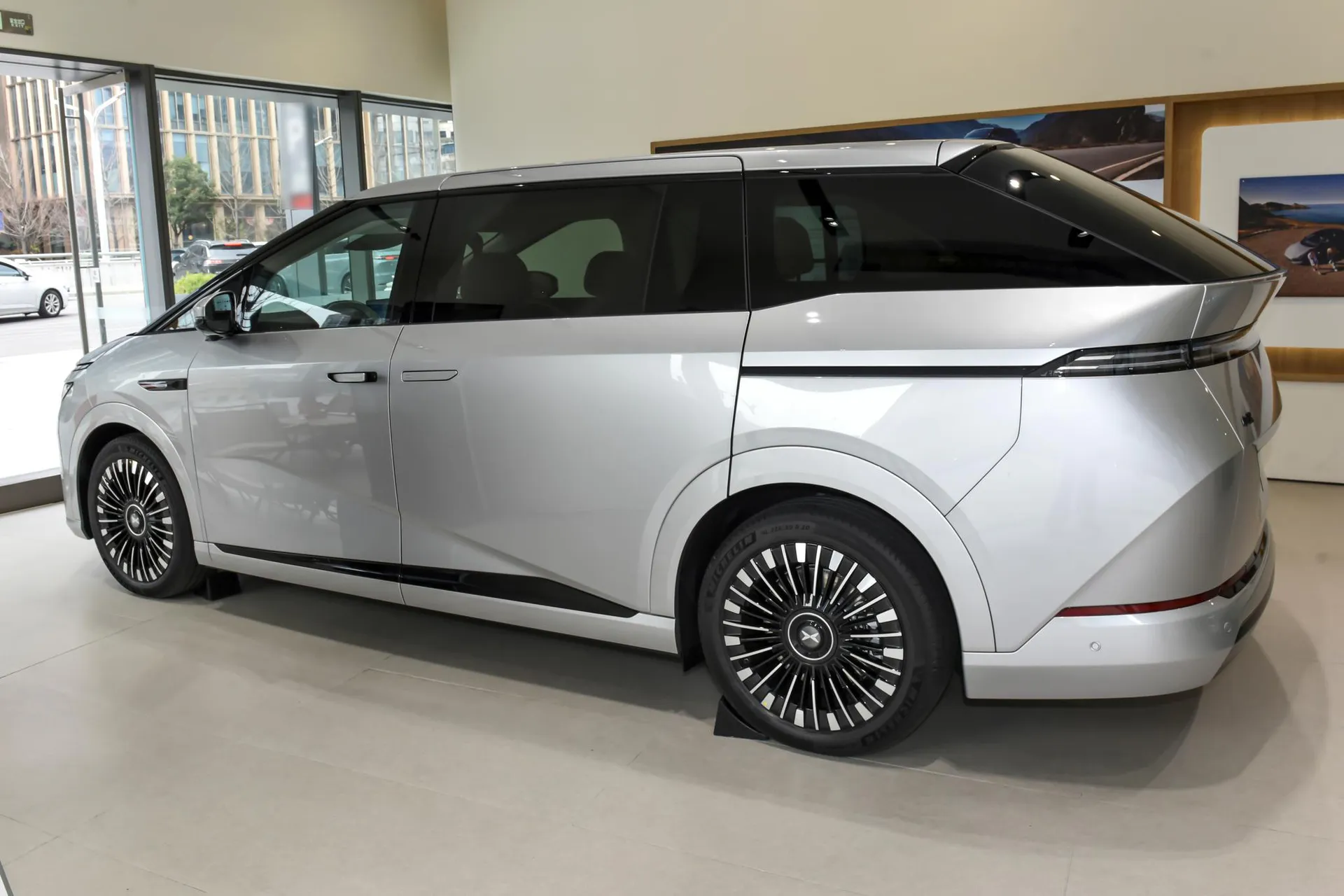  X9 BEV 710 AWD Ultra
