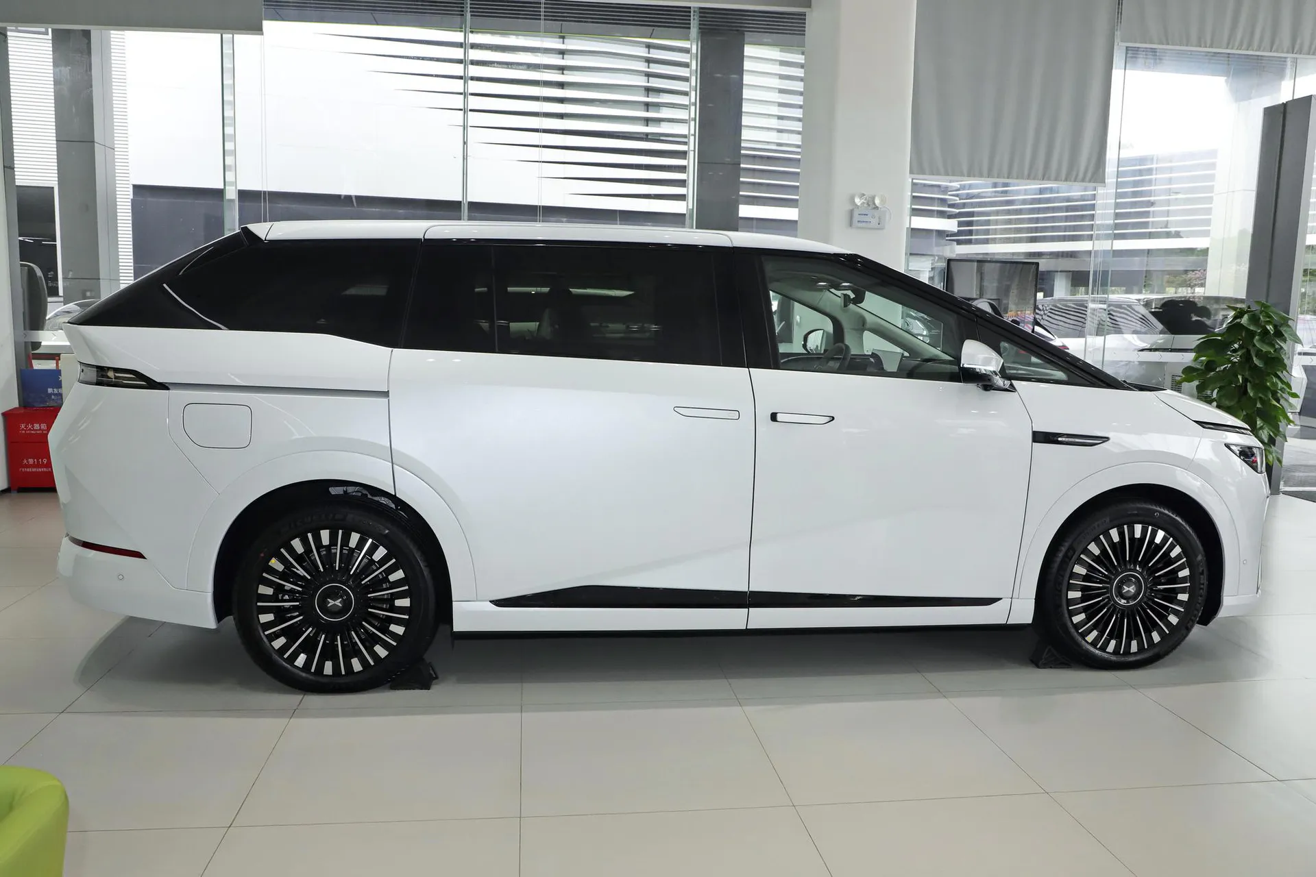  X9 BEV 710 AWD Ultra