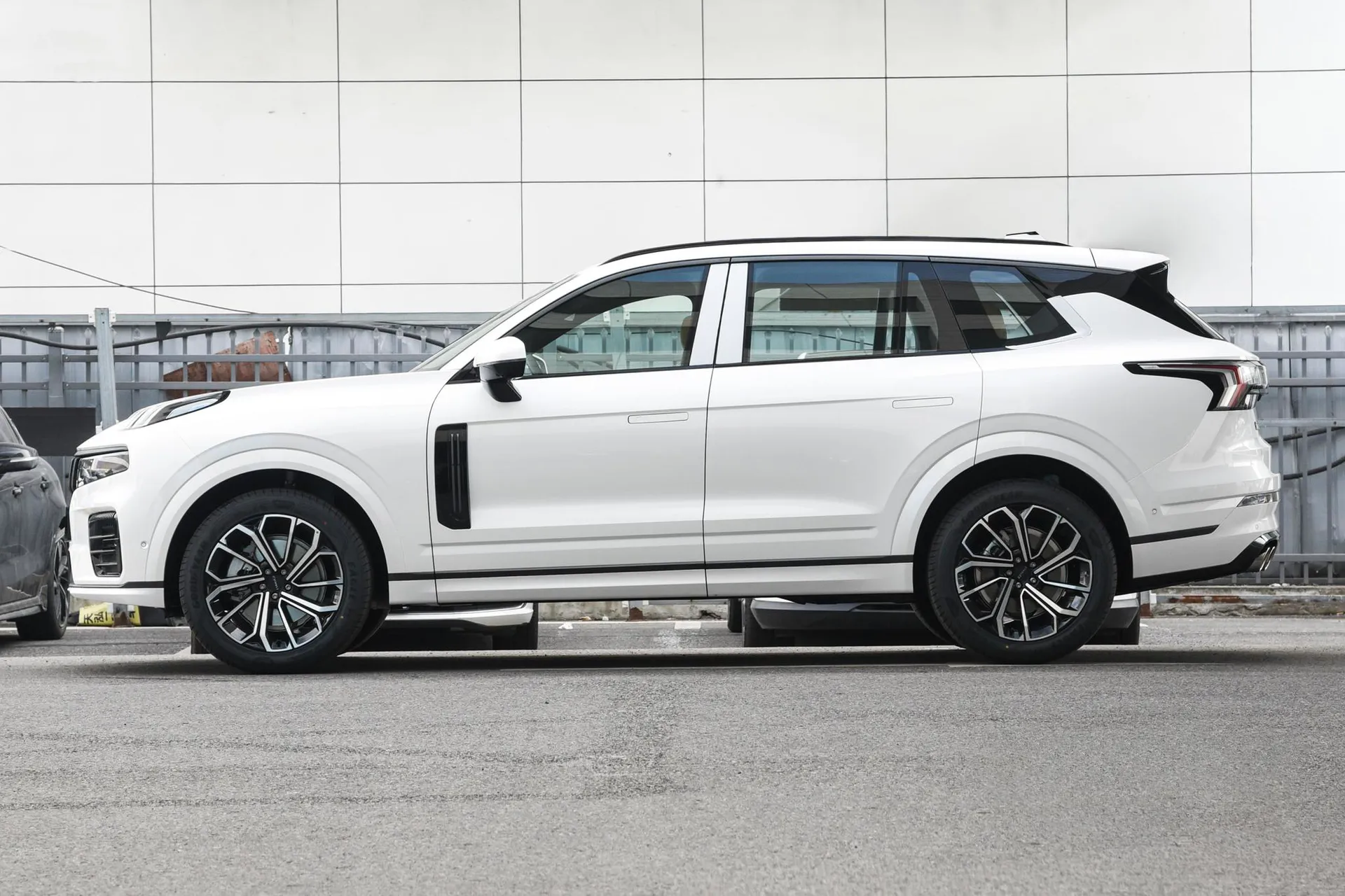  09 2.0T AWD Explorer Max