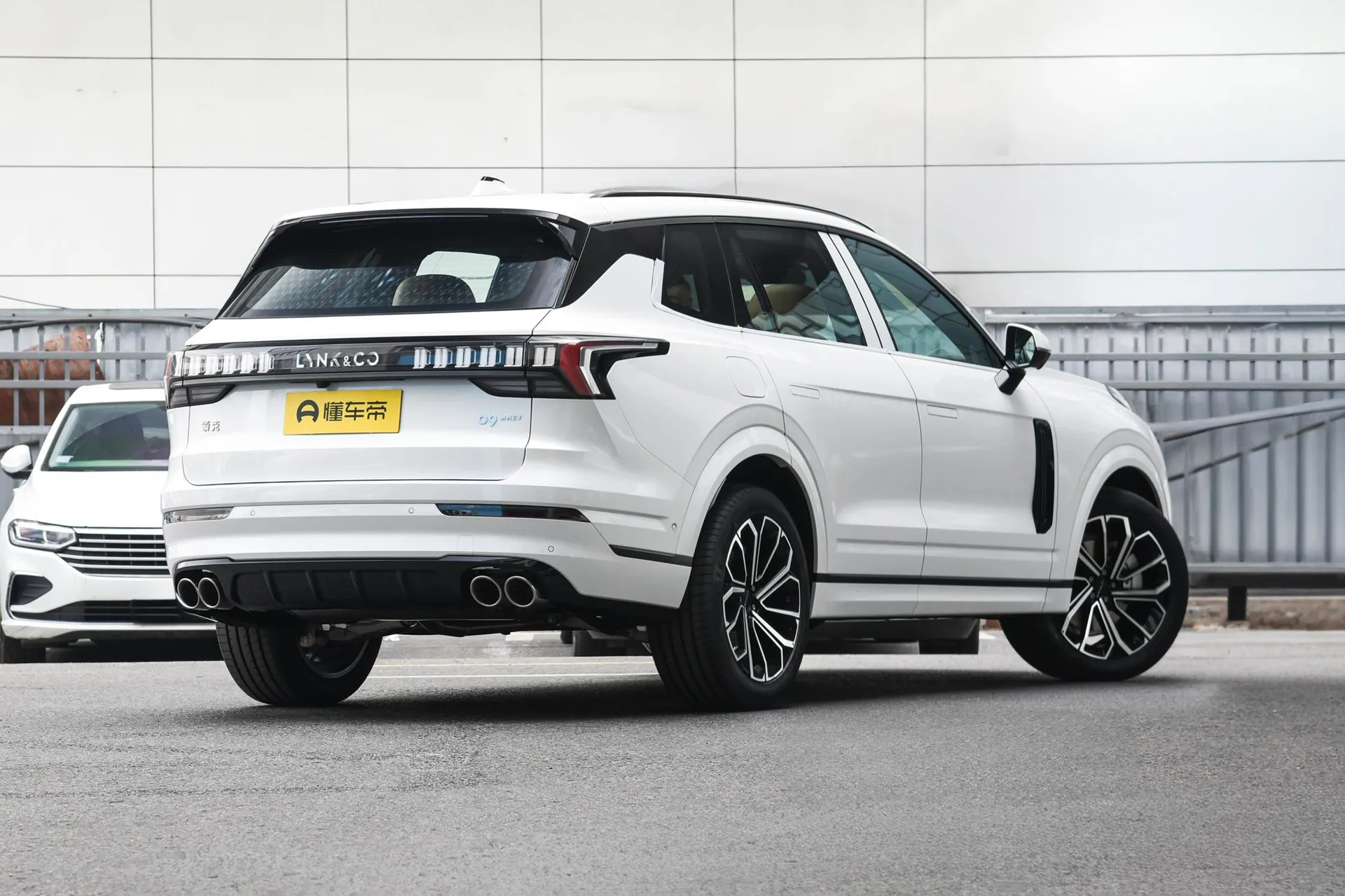  09 2.0T AWD Explorer Max