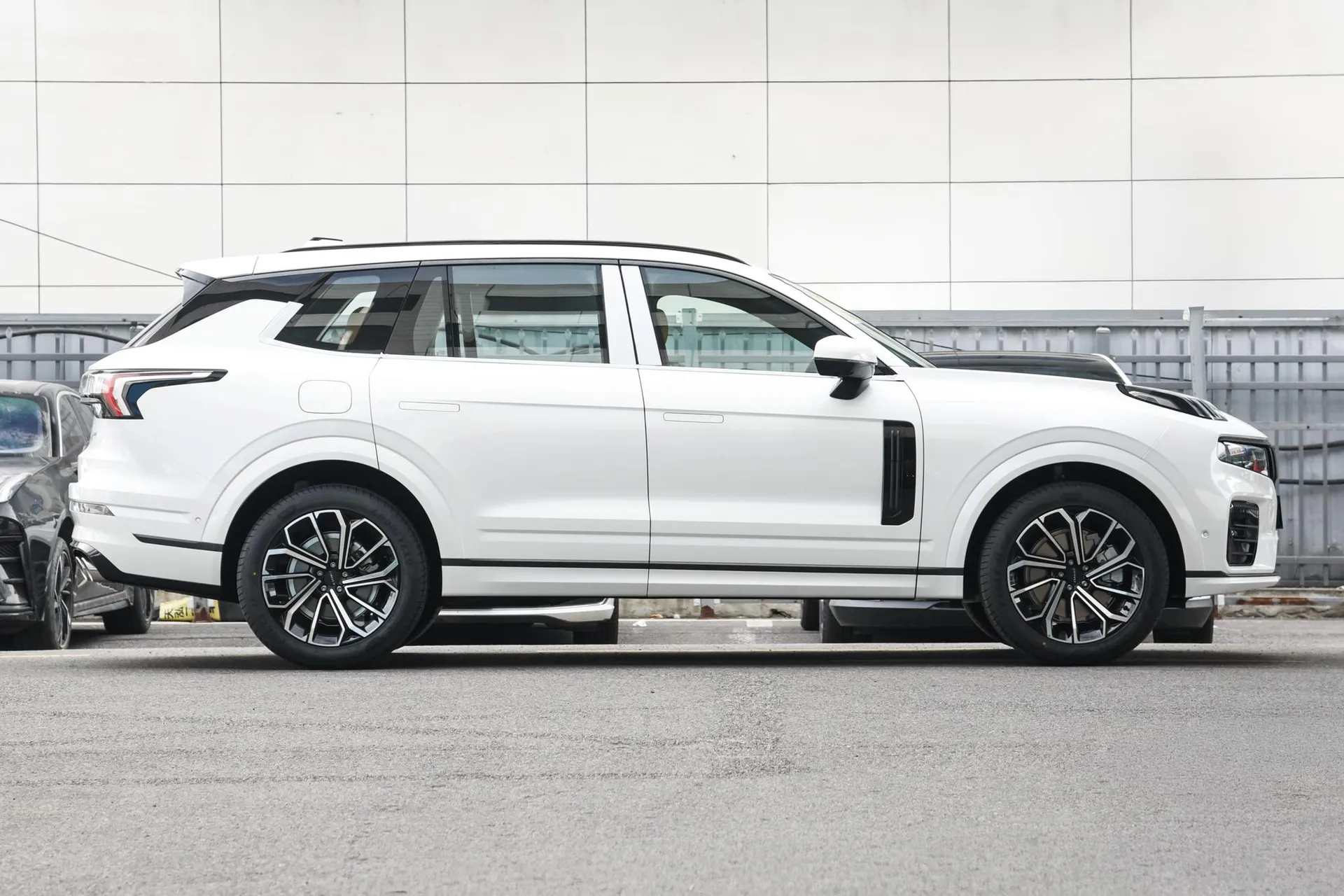  09 2.0T AWD Explorer Max