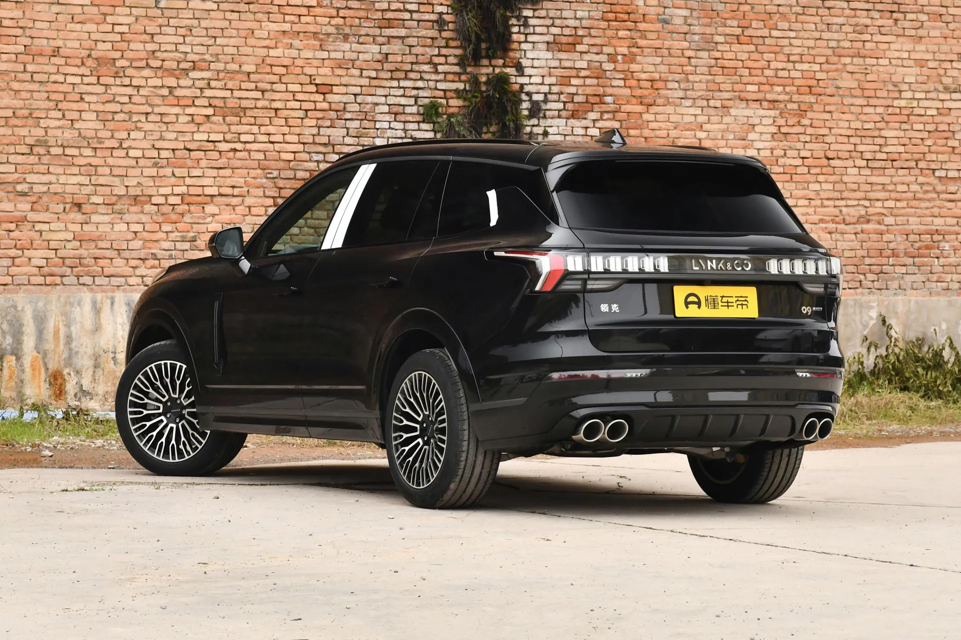  09 2.0T AWD Explorer Ultra