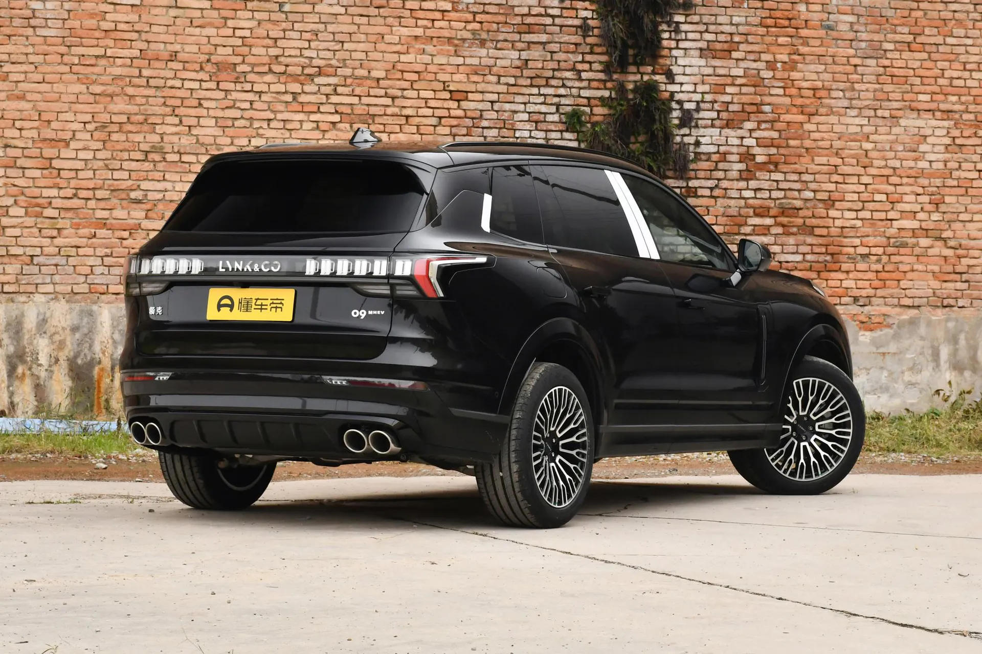  09 2.0T AWD Explorer Ultra