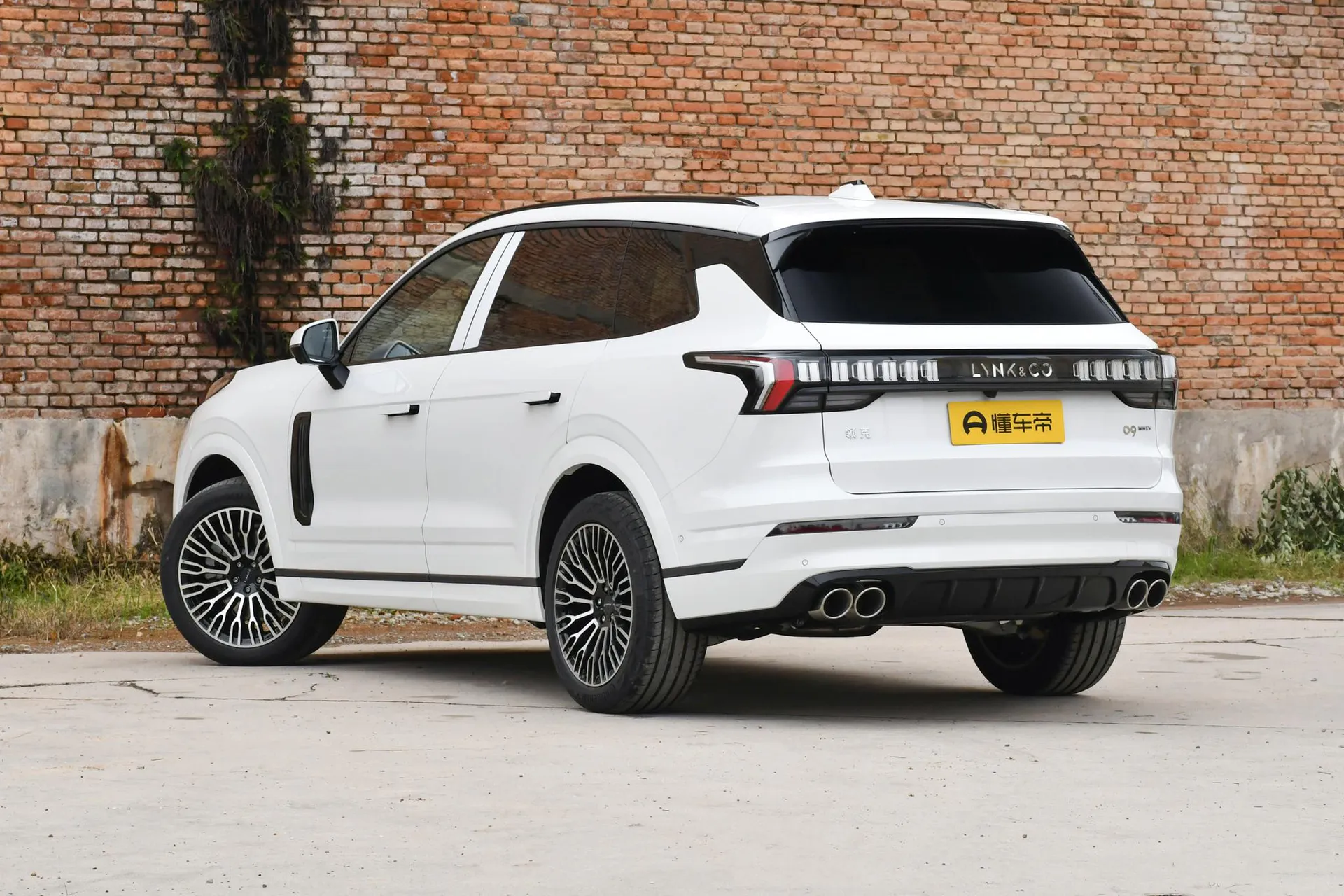  09 2.0T AWD Explorer Ultra