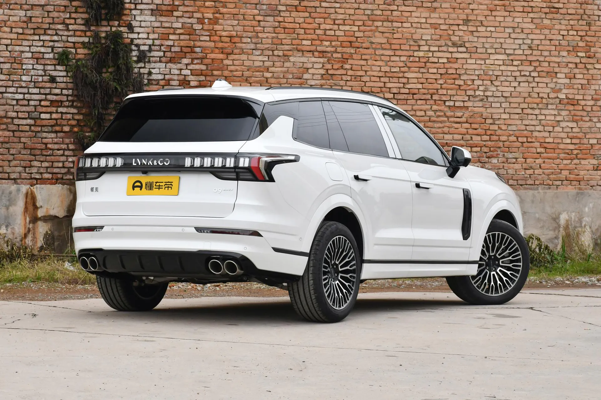  09 2.0T AWD Explorer Ultra