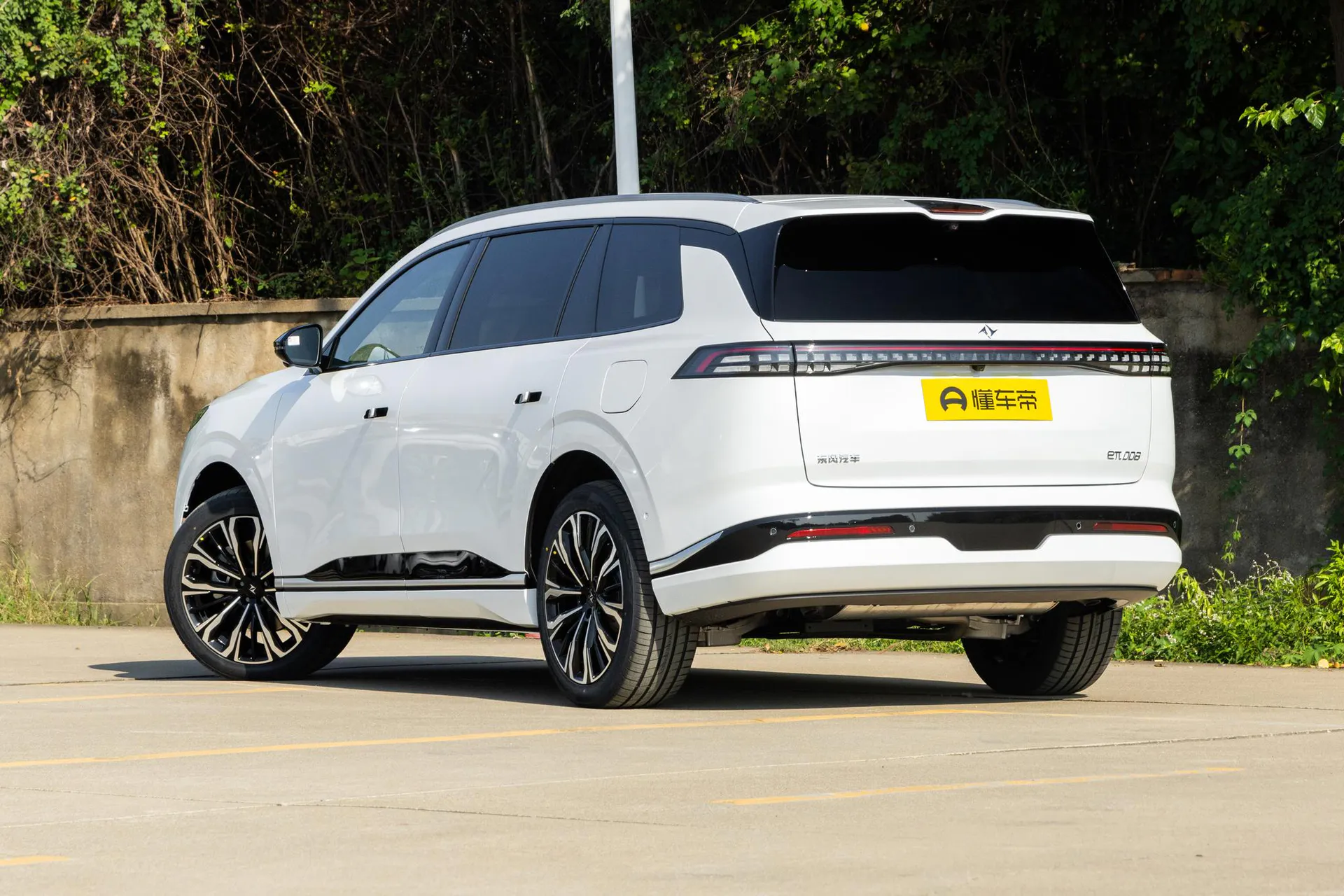  008