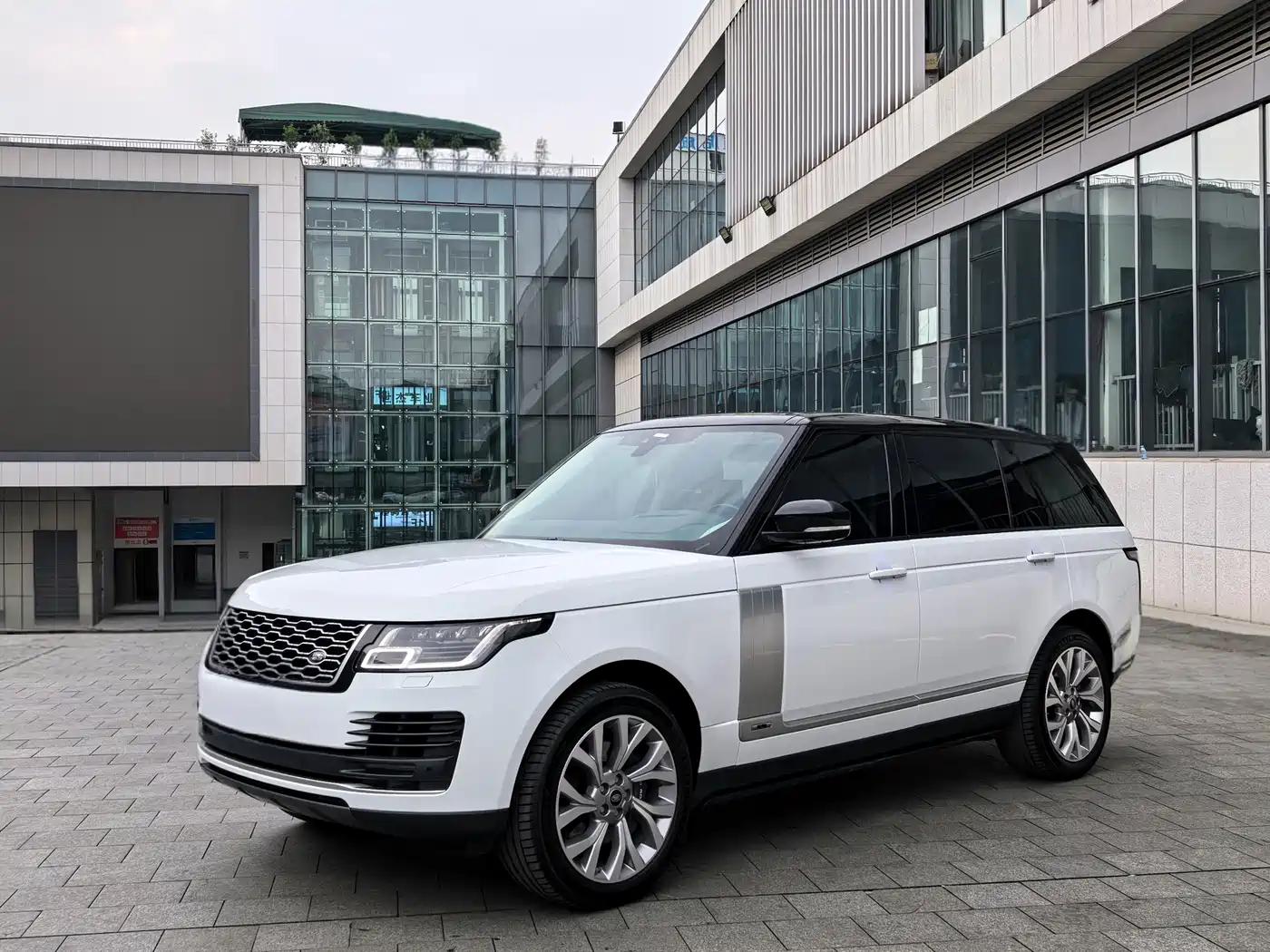 Land Rover Range Rover Autobiography LWB Classic Edition 3.0 L6