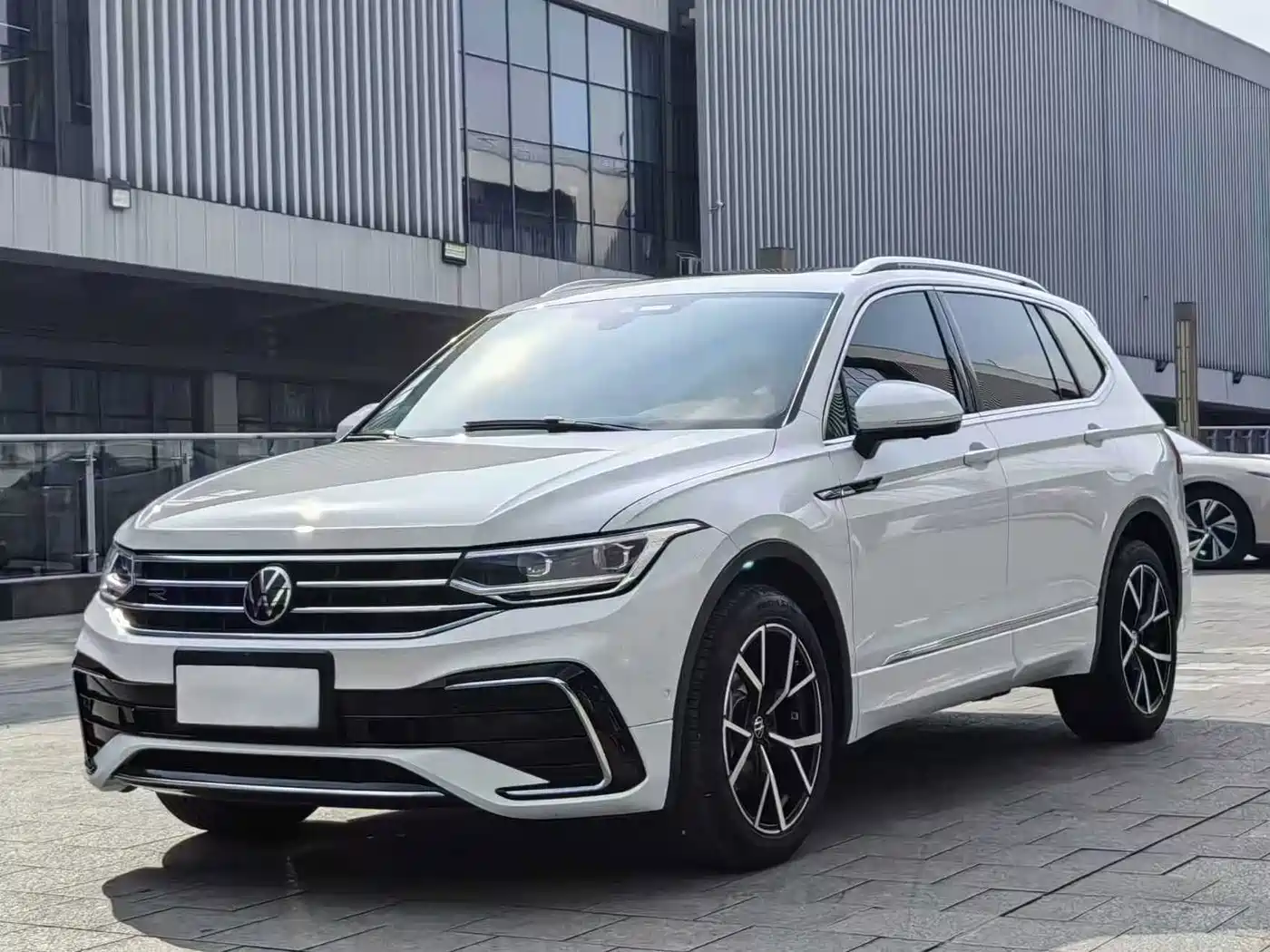 Volkswagen Tiguan L 330TSI 2WD R-Line Luxury